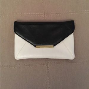 Style & Co White and Black Clutch